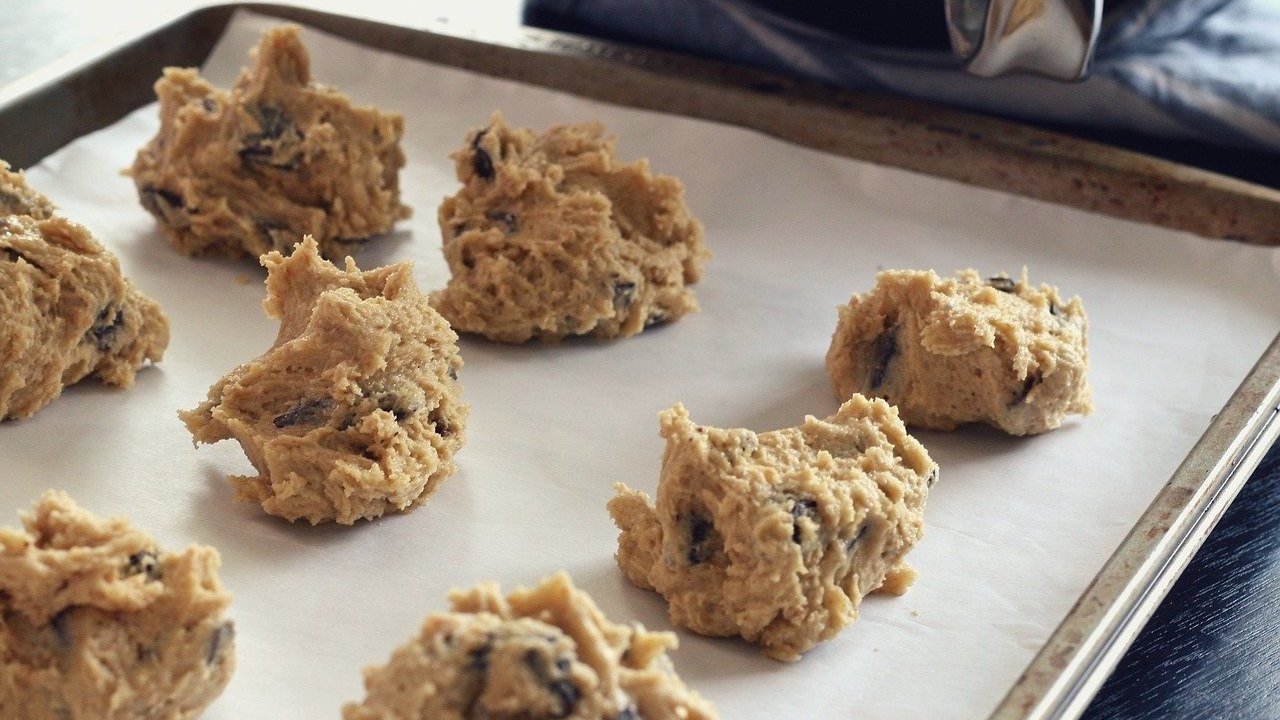 6 Methods to Clean Cookie & Baking Sheets - WebstaurantStore