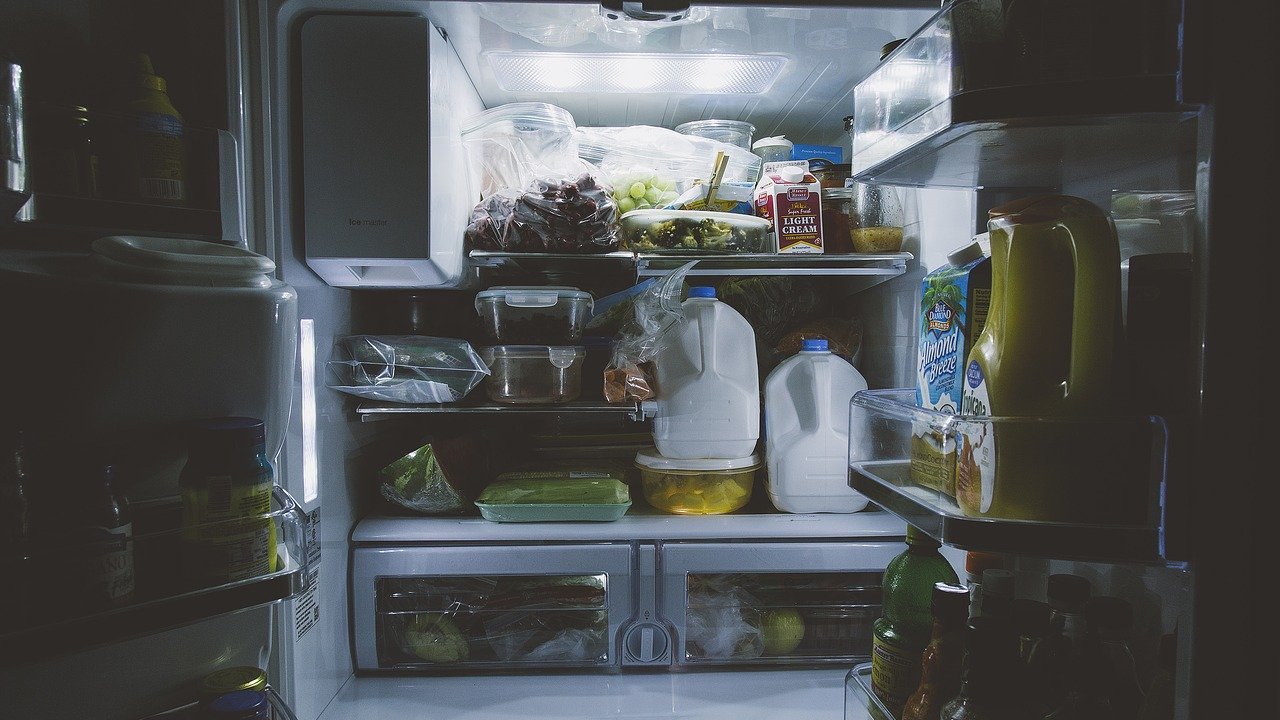 How to Clean Refrigerator Shelves And Drawers: Easy, Quick Tips