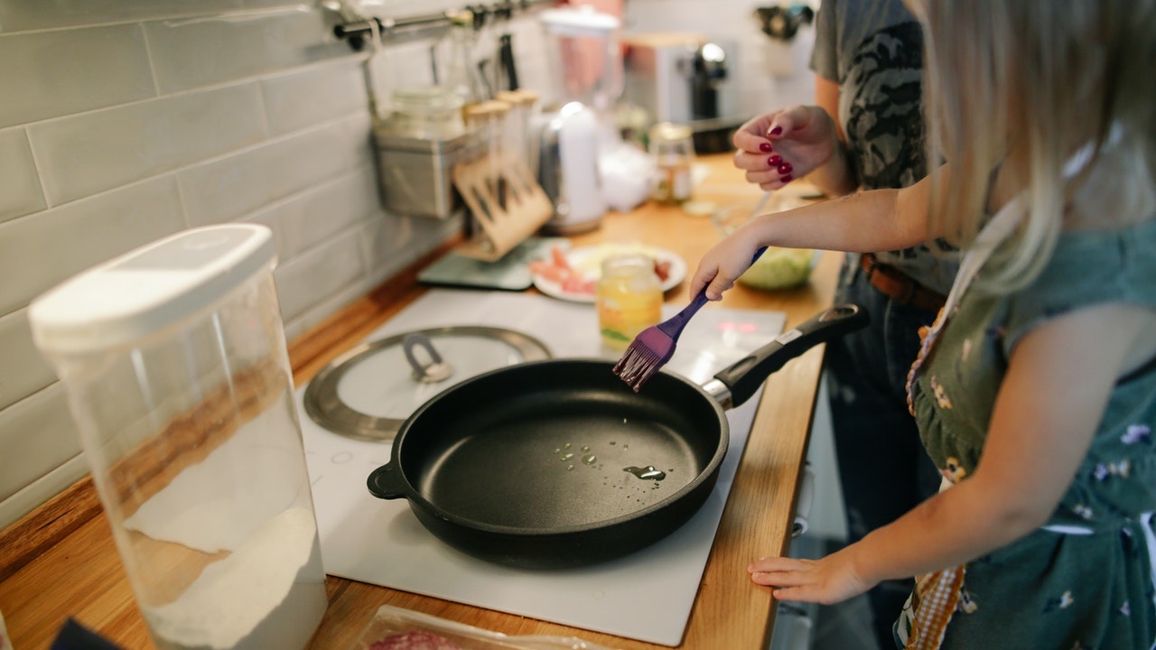 Can You Fry With Olive Oil? Health & Safety Considerations Utopia