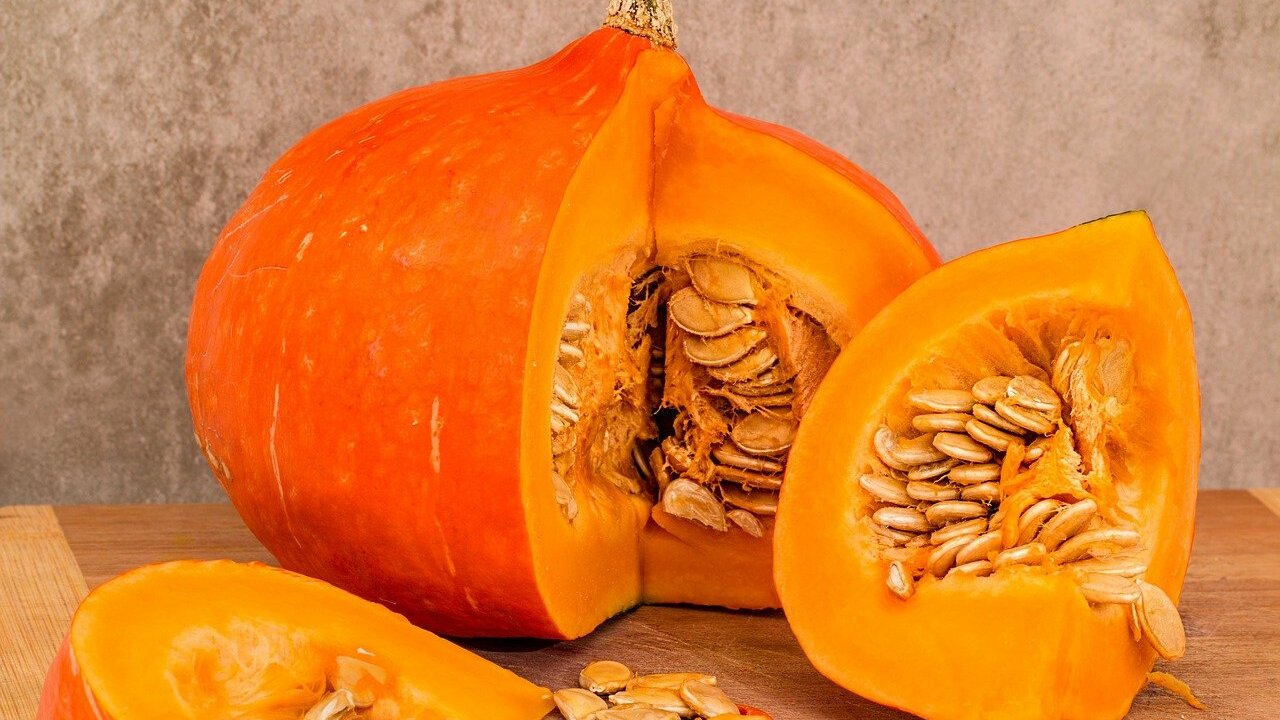 Can You Eat Pumpkin Raw? Pros, Cons and Side Effects