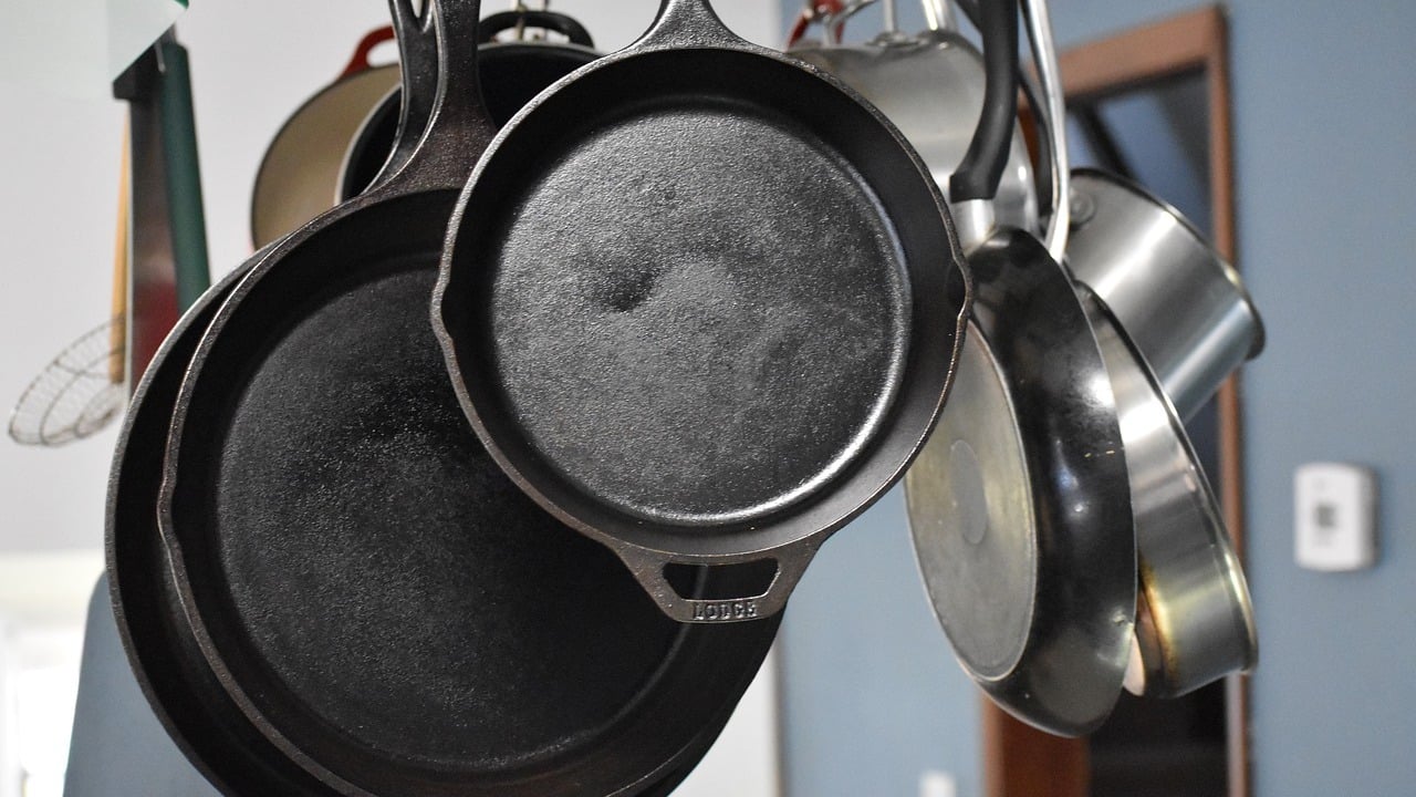 https://utopia.org/app/uploads/2022/02/cast-iron-skillet-benefits-cc0-pixabay-ernest_roy-220212.jpg