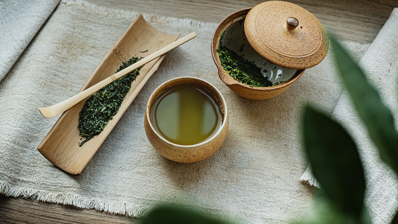 White Tea vs. Green Tea Differences & Benefits Utopia