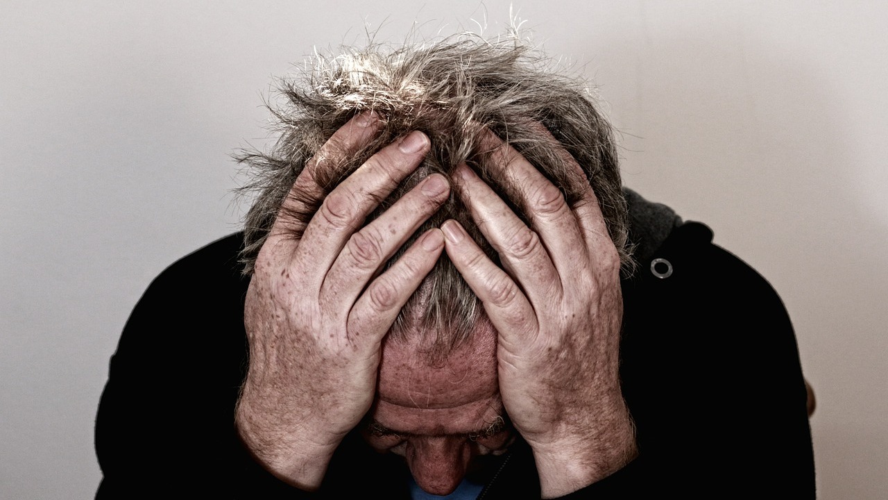 How To Get Dandruff Out of Your Hair Quickly: 7 Tips, Tricks, and