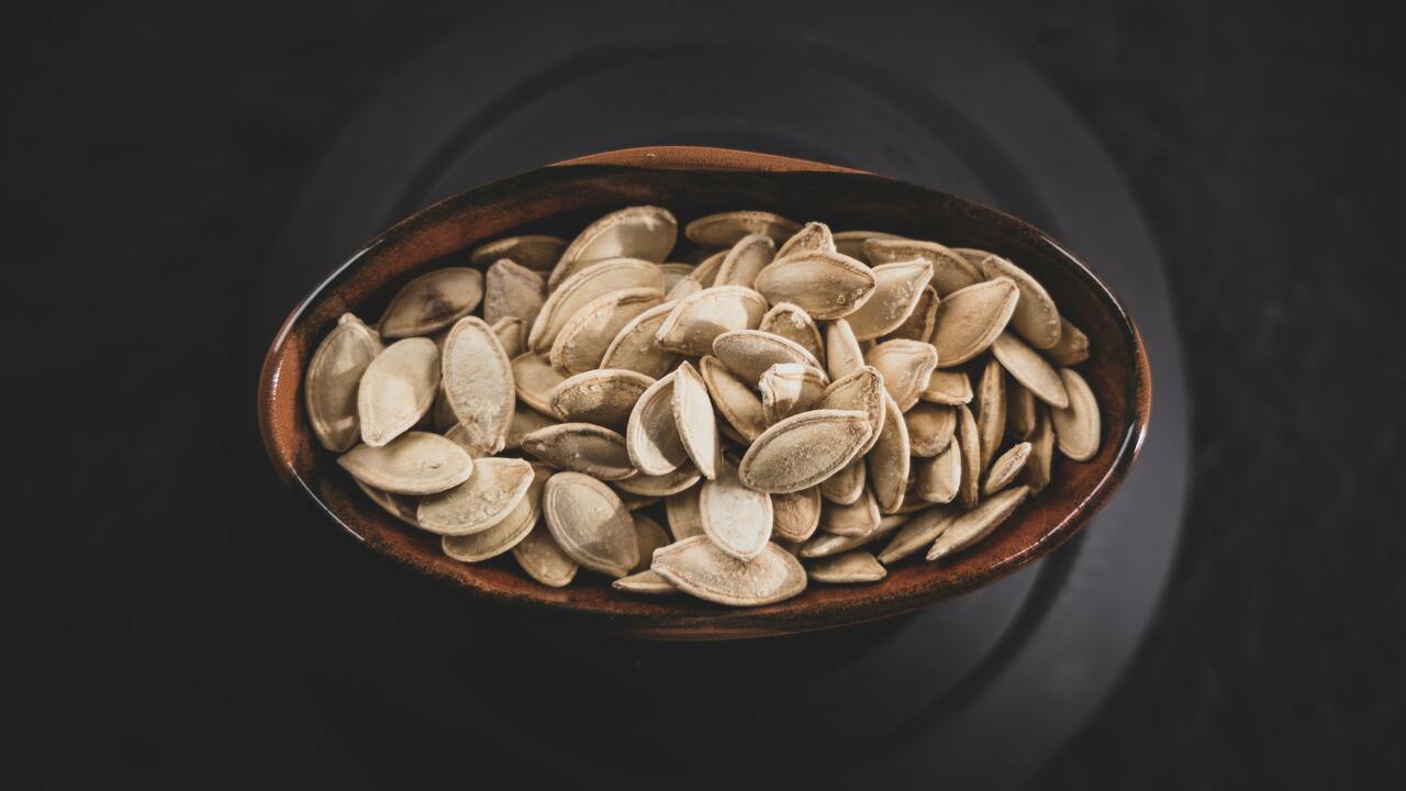 can-you-eat-pumpkin-seeds-shells-yes-here-s-how-utopia