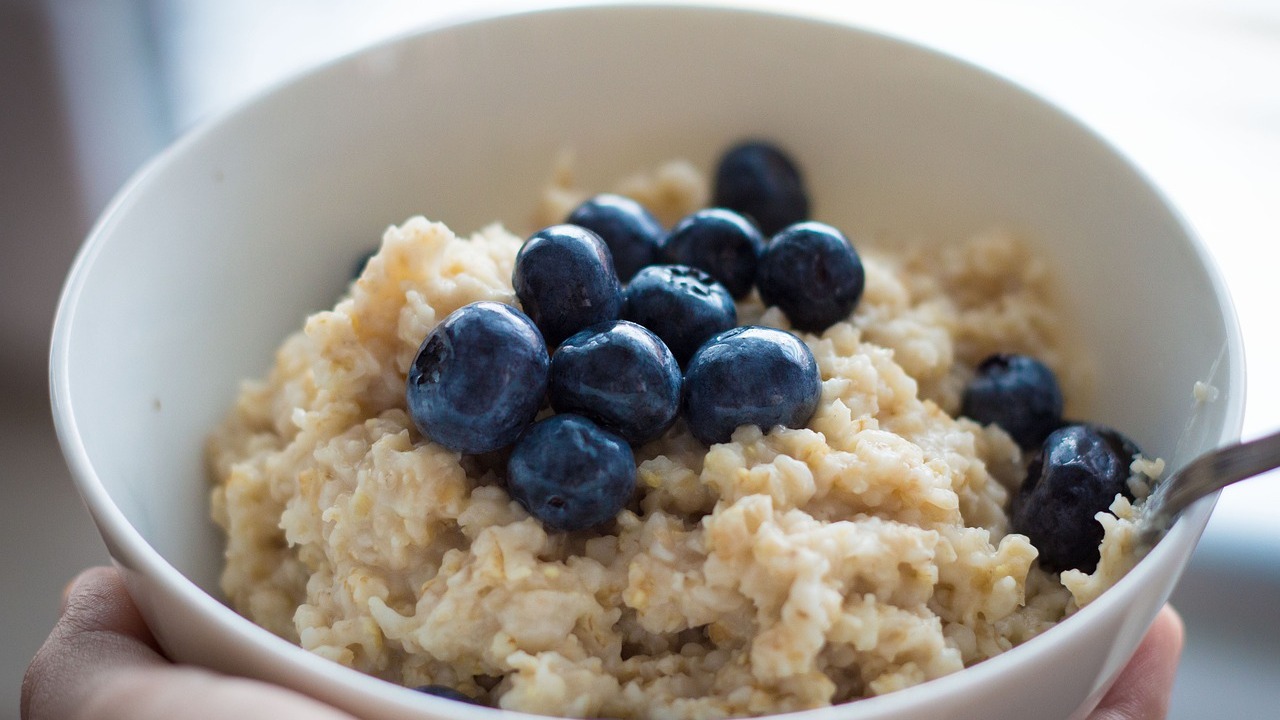 Does Oatmeal Go Bad? 3 Questions Answered Utopia