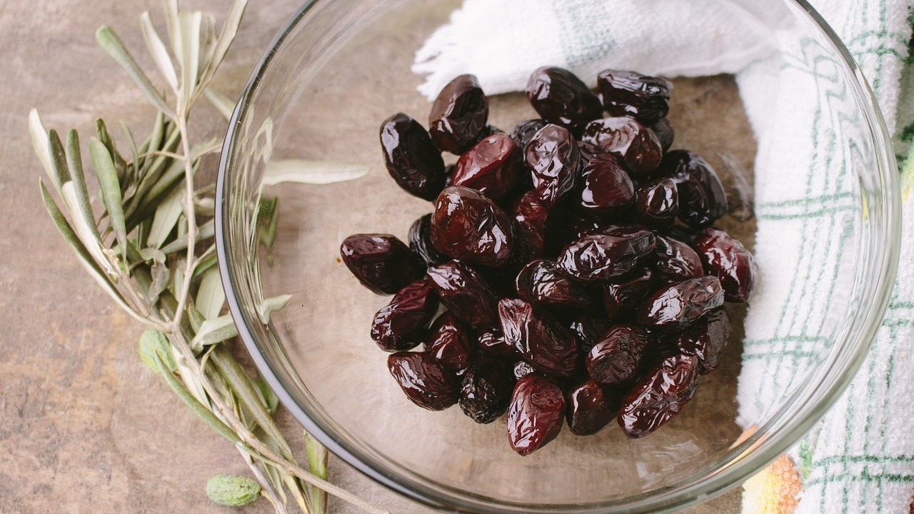 How to Cure Olives in Salt Brine — Easily Explained Utopia