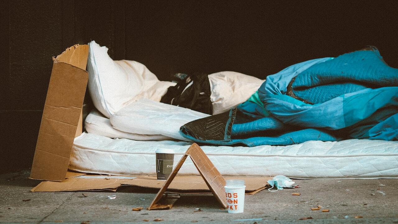 9 Ways to Help People Experiencing Homelessness - Utopia