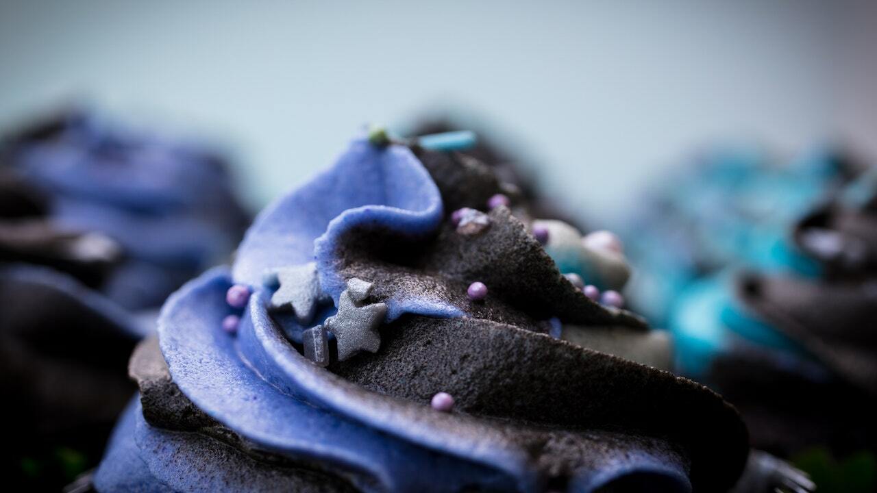 How to Make Black Food Coloring for Baking and Frosting - Utopia